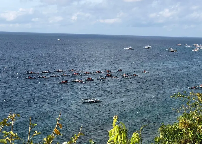 Cliff Guest With Epic Bed & Breakfast Tanawan